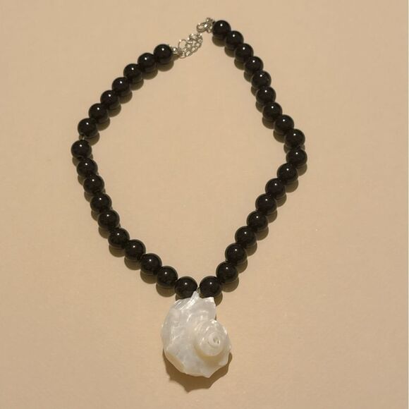 SeaShell statement Necklace S928 - Picture 2 of 4